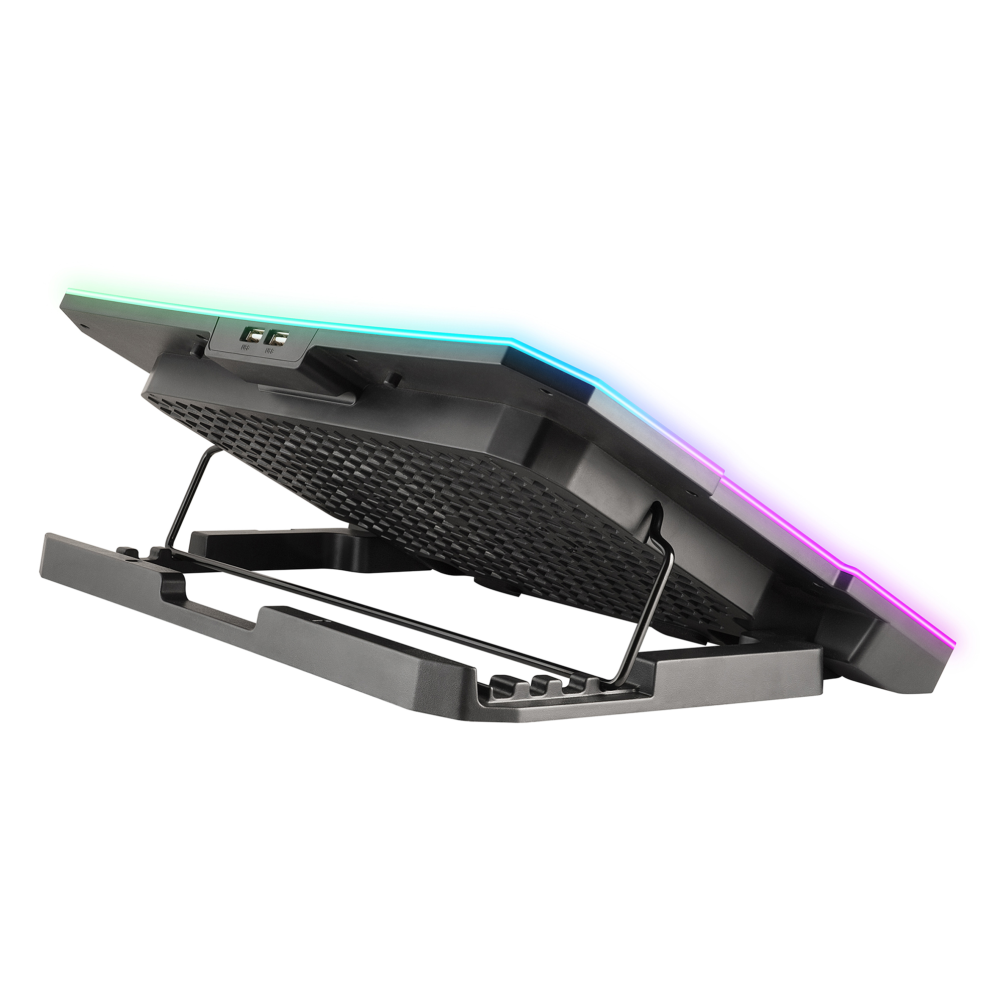 Ventola per laptop nera con luci RGB. È angolato verso l'alto con un supporto. Le porte USB sono visibili.