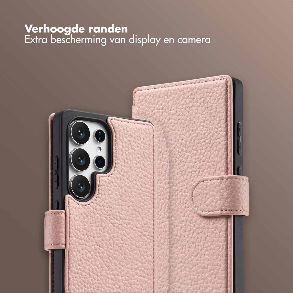 Un étui de téléphone en cuir rose avec des bords surélevés. Il possède une coque intérieure noire et une fermeture magnétique. L'étui protège l'écran et l'appareil photo.