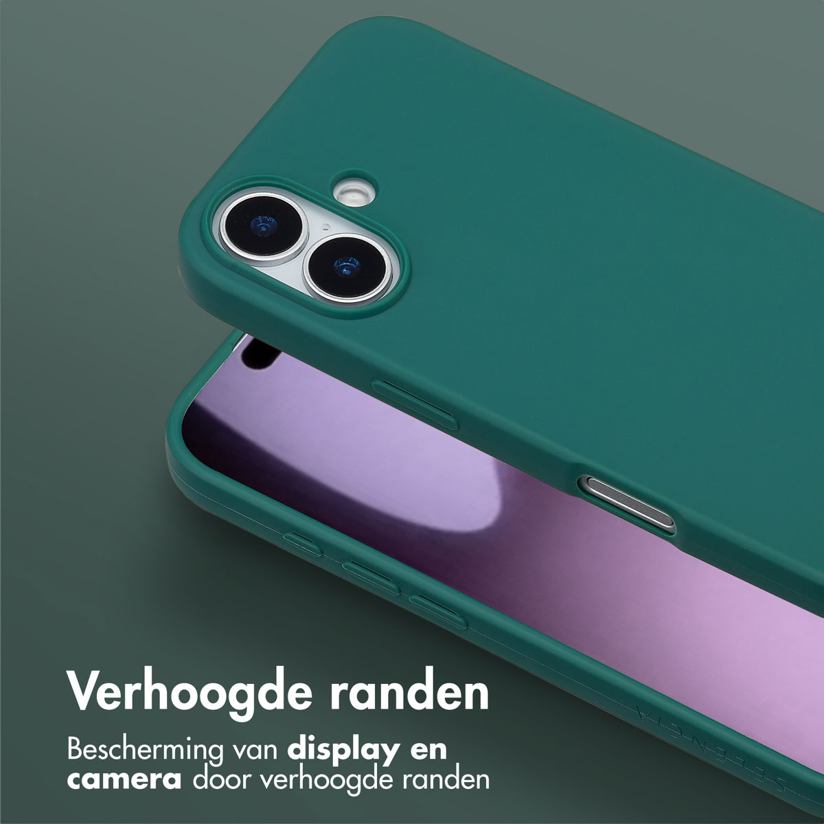 Een groene telefoonhoes bedekt gedeeltelijk een telefoon en toont de cameralenzen. Onderin staat 'Verhoogde randen'.