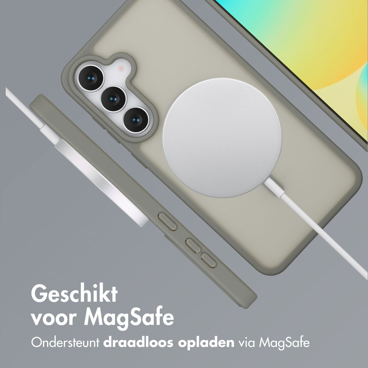 Une coque de téléphone et un chargeur sans fil sont affichés. Le chargeur est connecté à la coque, sur un fond gris.