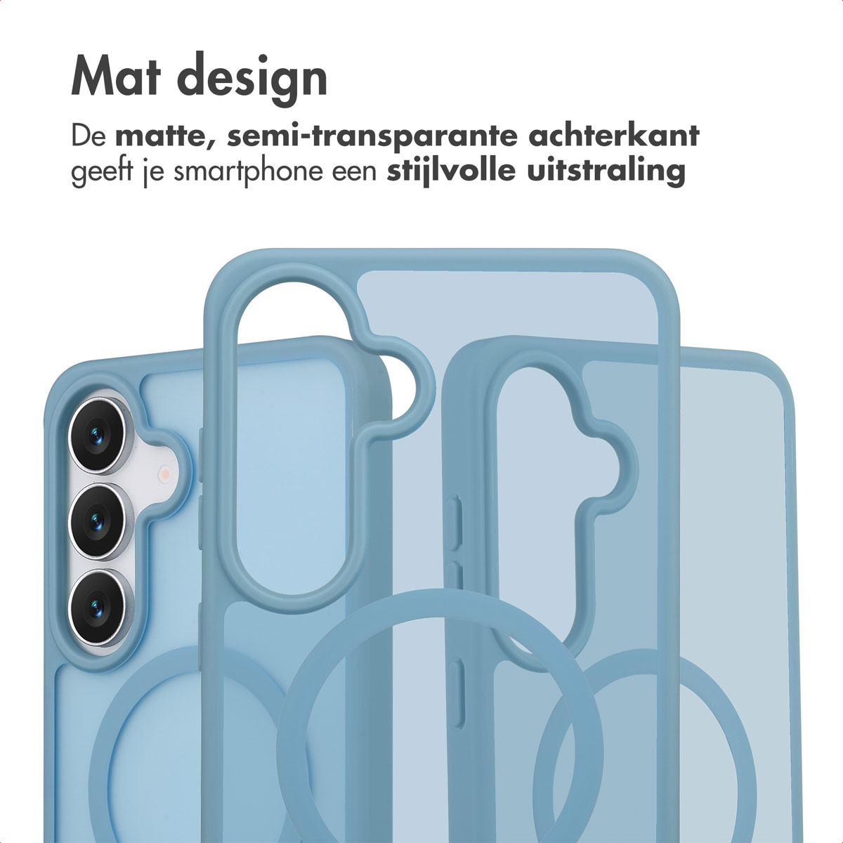 Close-up van een lichtblauwe telefoonhoes met een mat, semi-transparant ontwerp. De hoes heeft openingen voor de camera en knoppen.