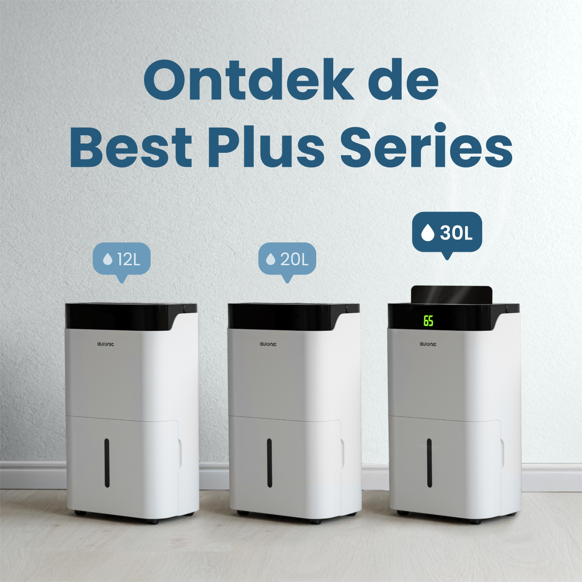 Drie witte Auronic ontvochtigers met zwarte bovenkant. Bovenstaande tekst luidt 'Ontdek de Best Plus Series'. Labels: 12L, 20L, 30L.
