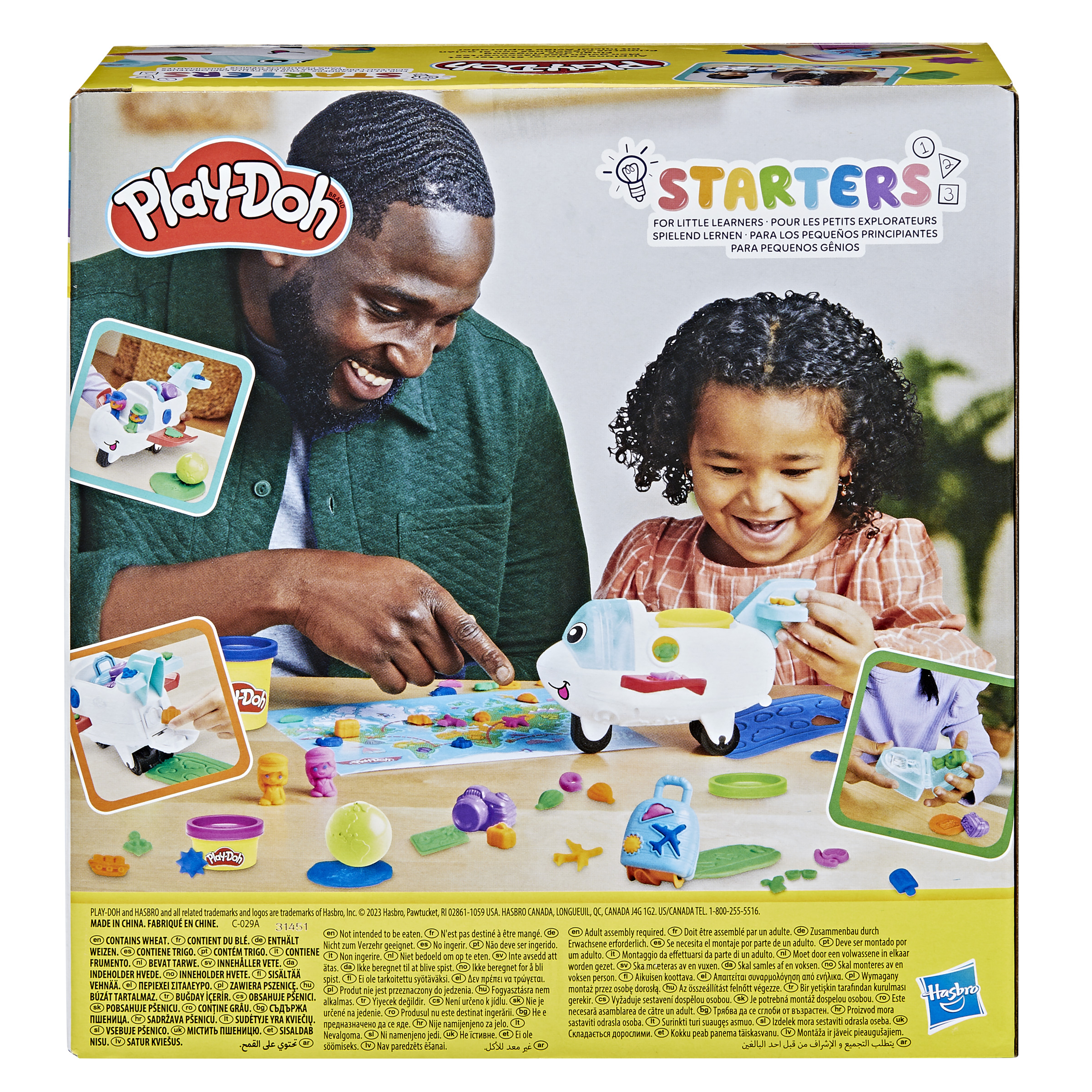 Un hombre y una niña juegan con un set de Play-Doh. La caja muestra el set, un avión y figuras.