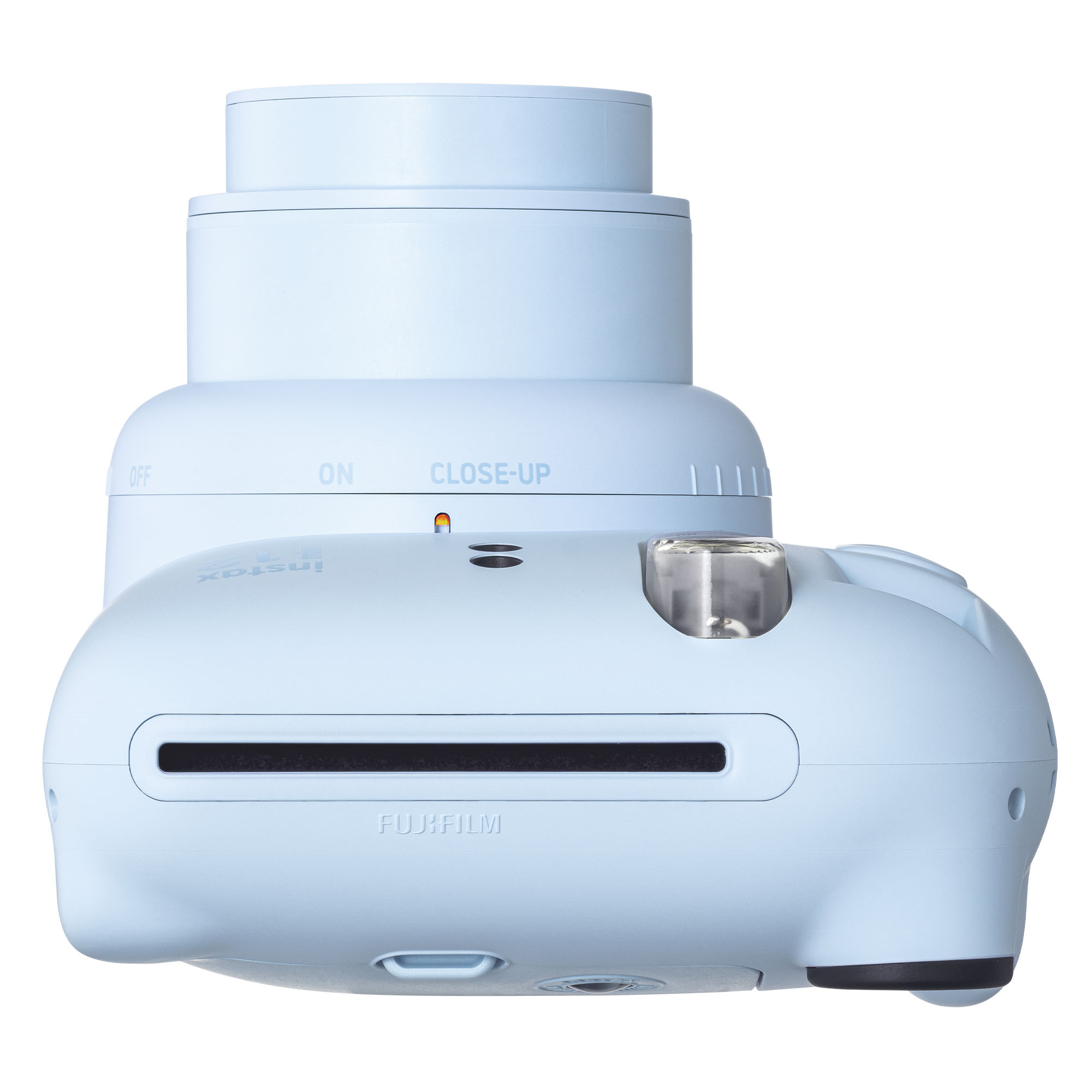 Açık mavi bir Instax kamera. Mercek, flaş ve düğmeleri var. Ön tarafta Fujifilm yazıyor.
