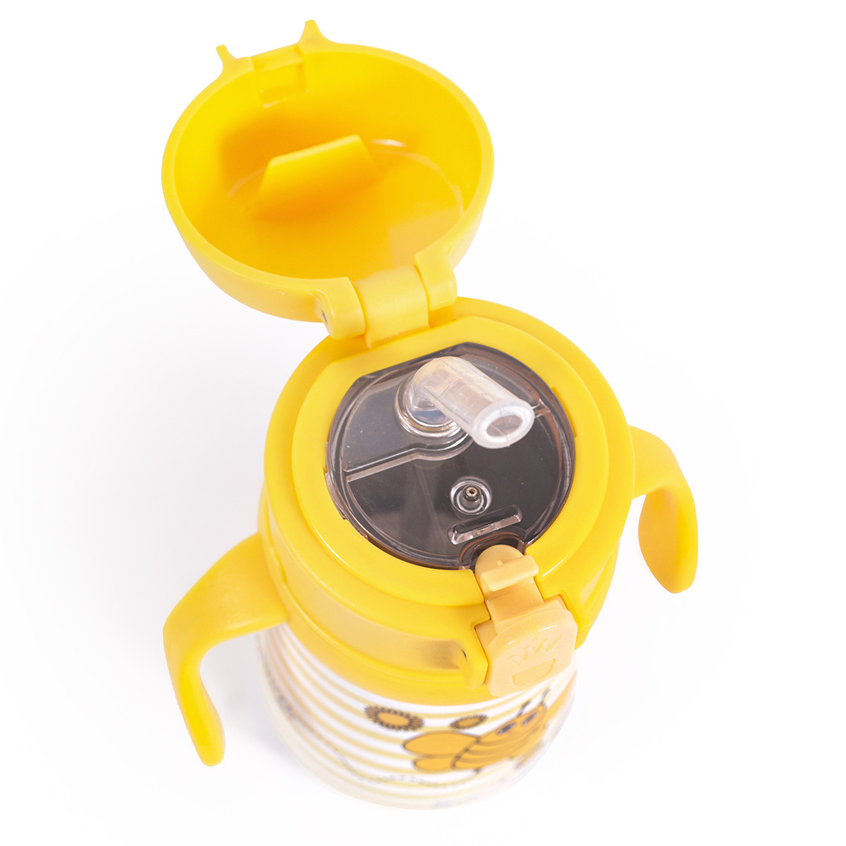 Un vaso para bebé amarillo con pajita, asa y tapa abierta, sobre fondo blanco.