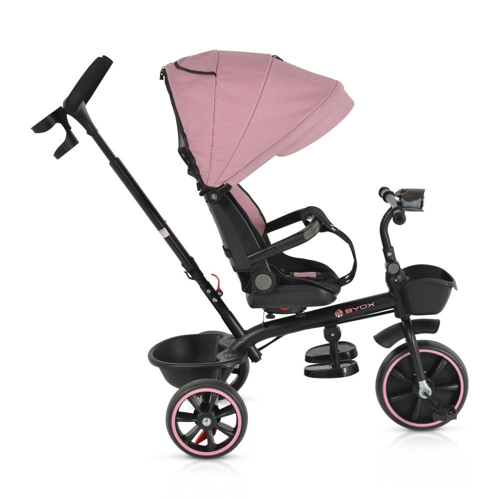 Un triciclo rosa y negro con parasol. Tiene tres ruedas, asiento y asa para padres. Las ruedas tienen detalles rosas.