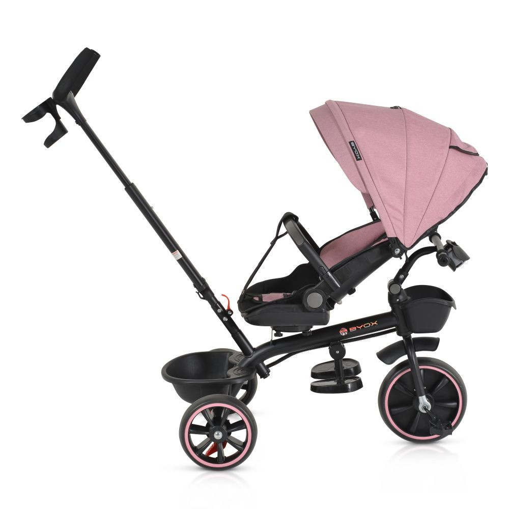 Un triciclo rosa y negro con capota. Tiene tres ruedas, asiento y manillar para padres. La marca es 'BYOX'.