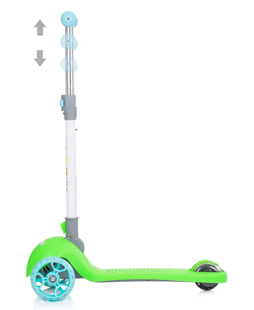 Un monopattino verde e bianco a tre ruote su sfondo bianco. Il manubrio ha frecce su e giù.