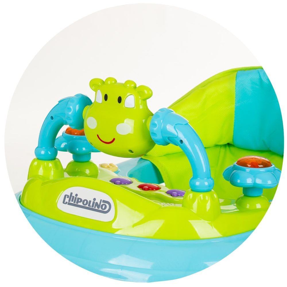 Ein Baby-Lauflernwagen mit grünem Nilpferdkopf und türkisfarbenen Akzenten. Zu den Merkmalen gehören Knöpfe, ein Sitz und der Markenname 'Chipolino'.