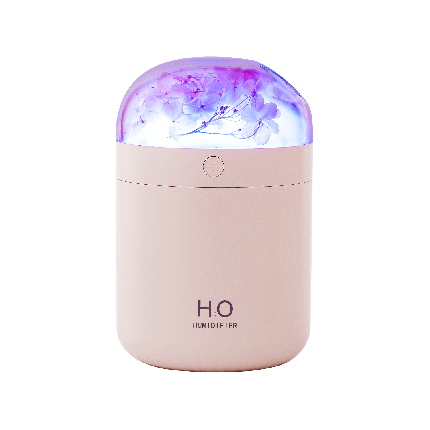 Ein rosa Luftbefeuchter mit durchsichtigem Deckel, der lila Blumen enthält. Auf der Basis steht 'H2O HUMIDIFIER'. Es steht auf weißem Grund.