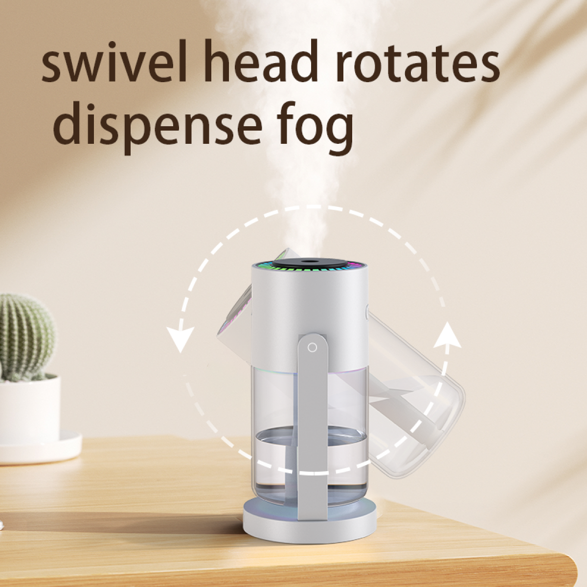 Ein weißer Luftbefeuchter mit schwenkbarem Kopf, der Nebel abgibt. Er steht auf einem Holztisch. Im Hintergrund ein Kaktus.