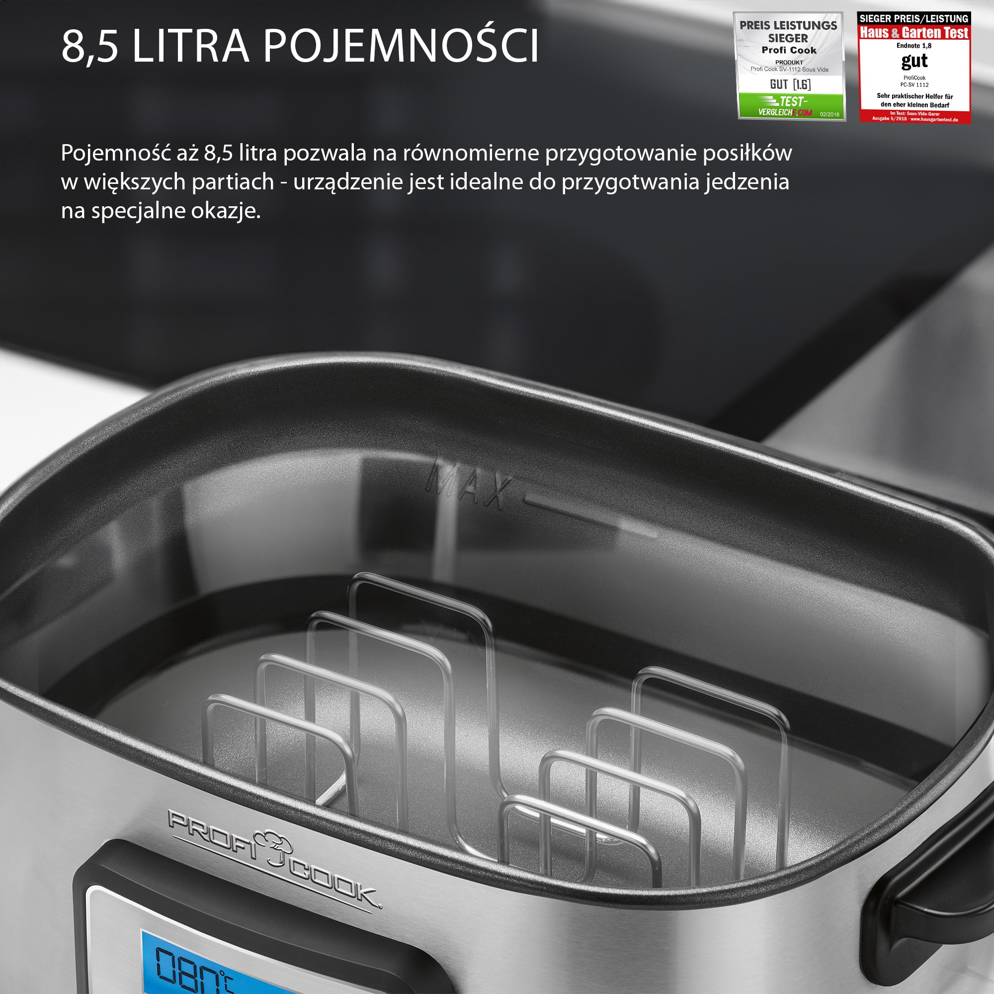 Zbliżenie maszyny sous vide Profi Cook. Ma korpus ze stali nierdzewnej i czarne wnętrze. Widoczny jest cyfrowy wyświetlacz.