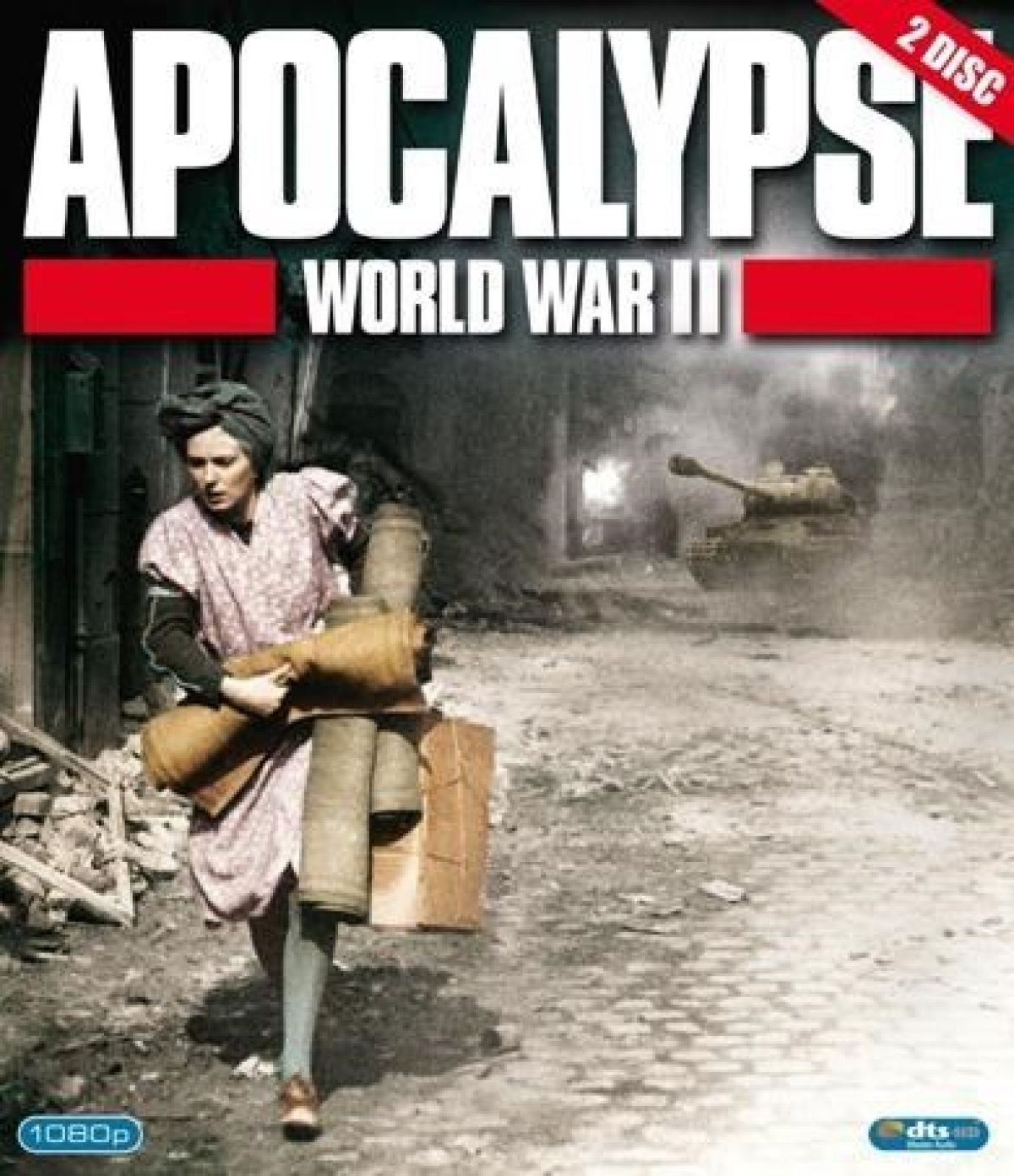 Een vrouw draagt bezittingen op een door oorlog verscheurde straat. Een tank staat op de achtergrond. De titel 'Apocalypse World War II' staat erboven.