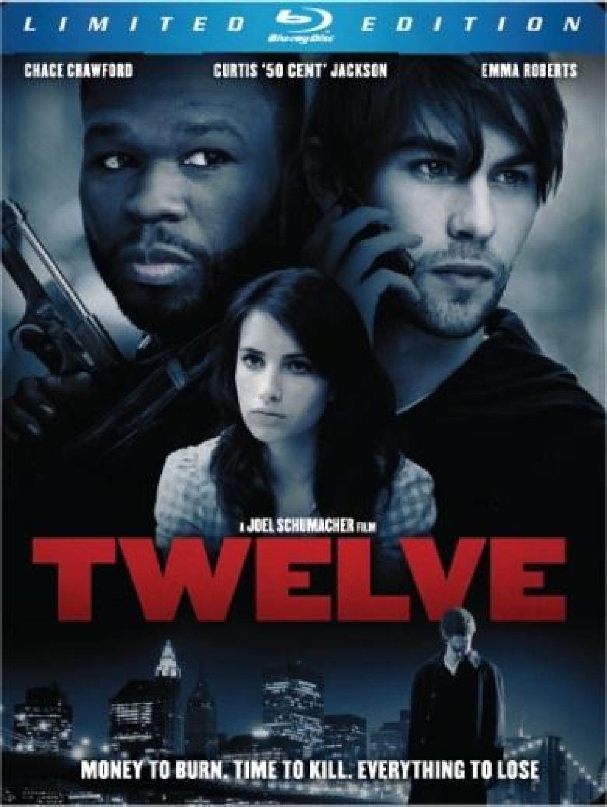 Filmposter voor 'Twelve'. Gezichten van Chace Crawford, Curtis '50 Cent' Jackson en Emma Roberts. Skyline op de achtergrond.