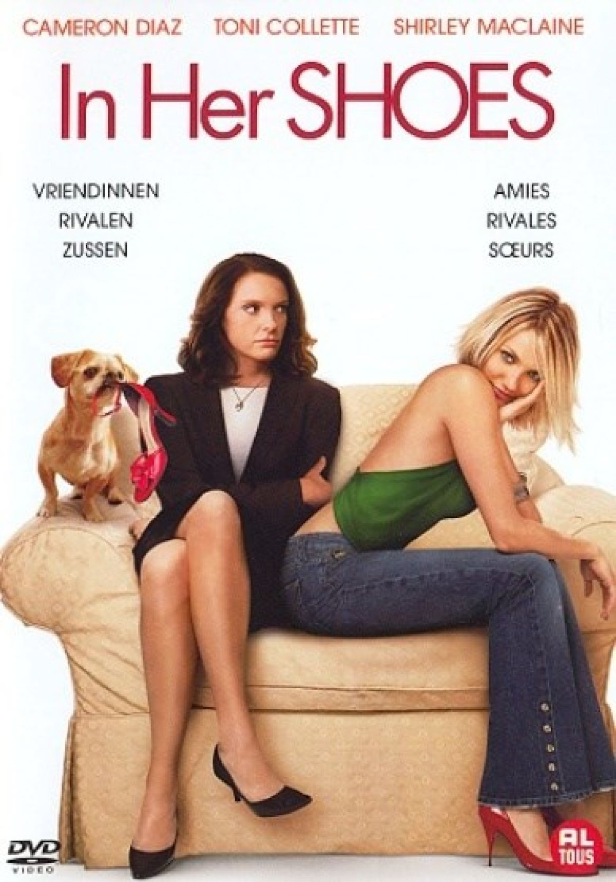 Filmposter voor 'In Her Shoes'. Twee vrouwen en een hond op een bank. Eén vrouw draagt een groene top, de andere een zwart pak.