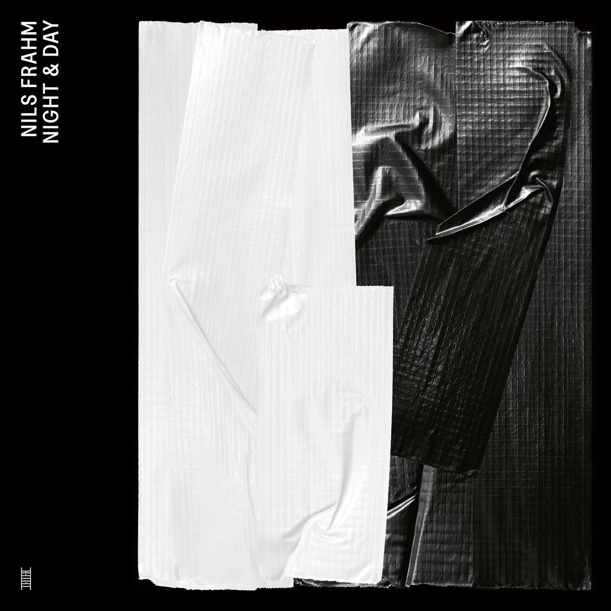 Copertina dell'album con forme testurizzate, piegate, simili a carta bianca e nera, con testo dell'artista e dell'album.