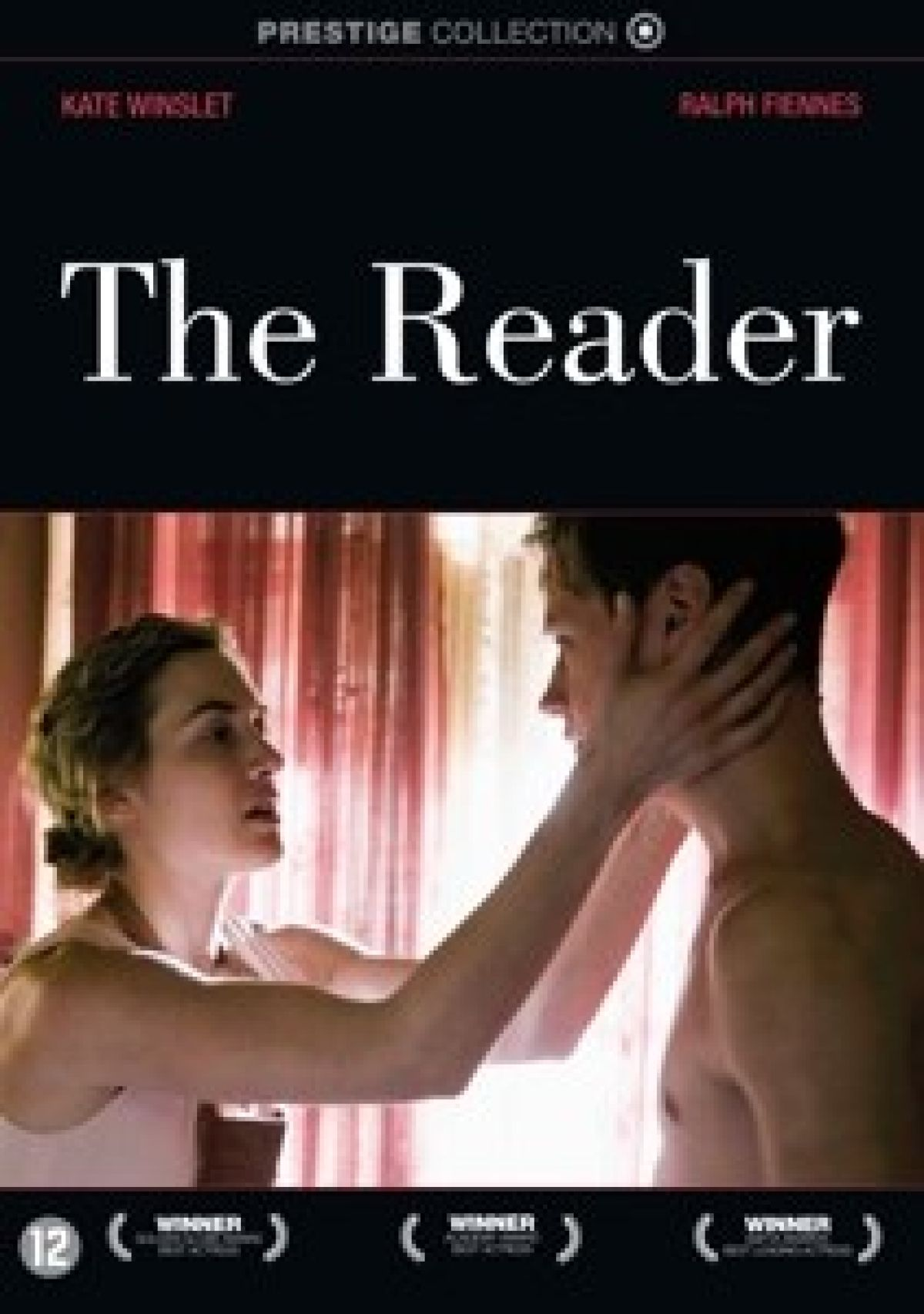 Filmposter voor 'The Reader'. Kate Winslet raakt het gezicht van een man aan. De titel staat bovenaan. Prijzenlogo's onderaan.