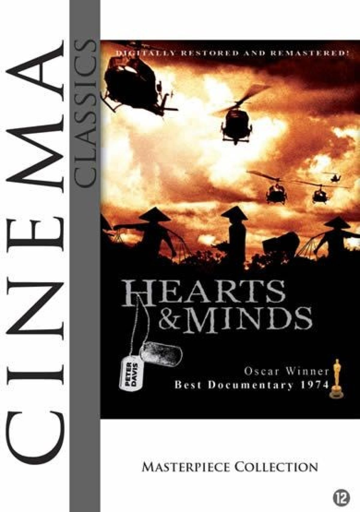 Filmposter: Helikopters vliegen over silhouetten van mensen met hoeden. Titel 'HEARTS & MINDS'.
