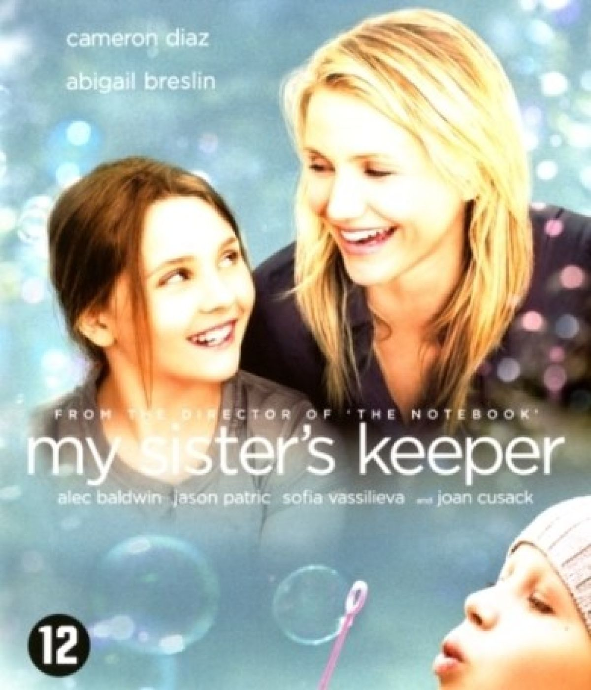 Filmposter voor My Sister's Keeper. Met Cameron Diaz en Abigail Breslin. Bubbels zweven op de achtergrond.