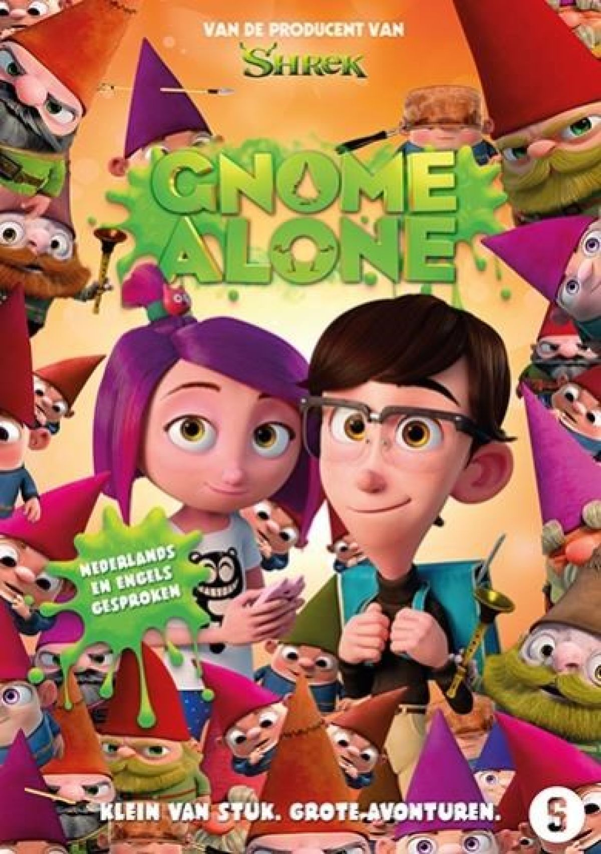 Filmposter voor 'Gnome Alone'. Toont een meisje en een jongen omringd door kabouters. Groene en gele achtergrond met Nederlandse tekst.