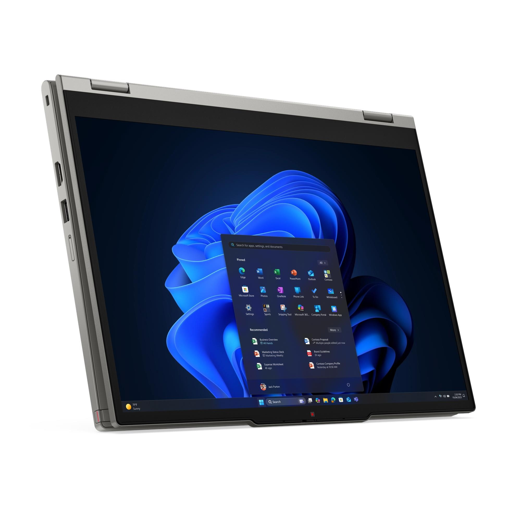 Un laptop aperto mostra l'interfaccia di Windows 11. Lo schermo mostra icone di app e uno sfondo blu astratto.