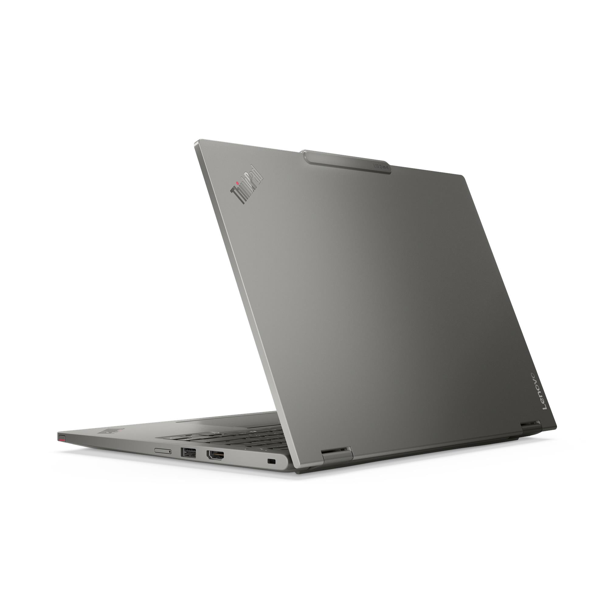 Laptop Lenovo ThinkPad grigio, aperto. Lo schermo è inclinato all'indietro, rivelando la tastiera. Sfondo bianco.