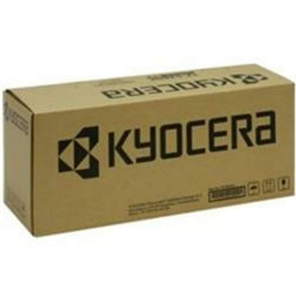 Kartonowe pudełko z tonerem KYOCERA. Pudełko jest beżowe z czarnym logo i tekstem KYOCERA.