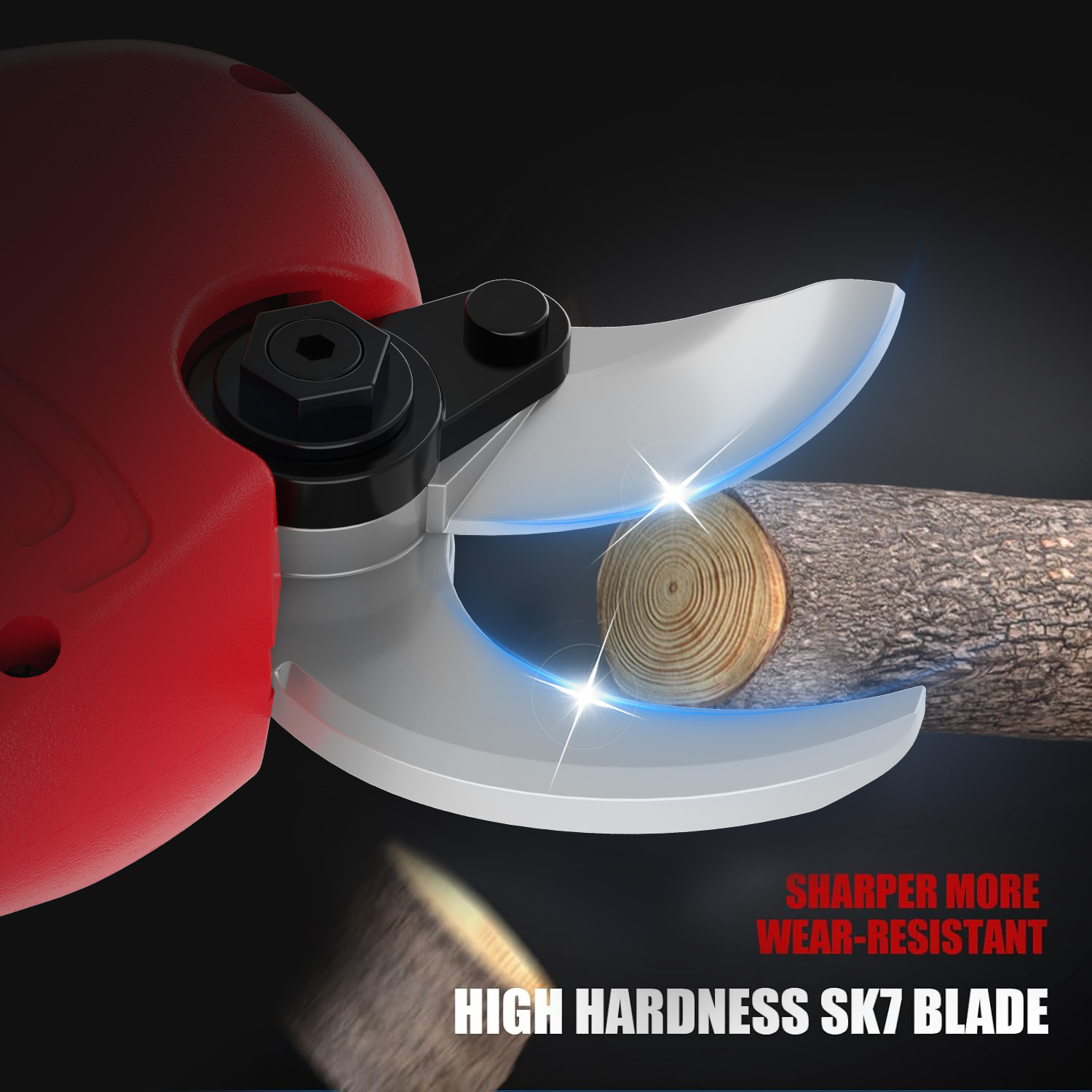 Czerwono-czarne nożyce do przycinania tną drewnianą gałąź. Tekst: BARDZIEJ OSTRY BARDZIEJ ODPORNY NA ZUŻYCIE OSTRZE SK7 O WYSOKIEJ TWARDOŚCI.