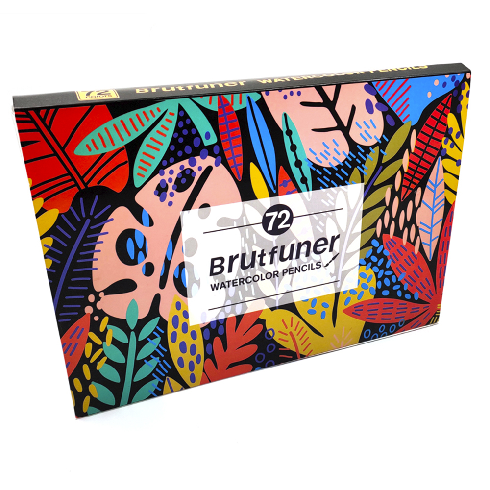 Una caja de 72 lápices de acuarela Brutfuner. Está cubierta con patrones de hojas coloridas. La caja está sobre una superficie blanca.