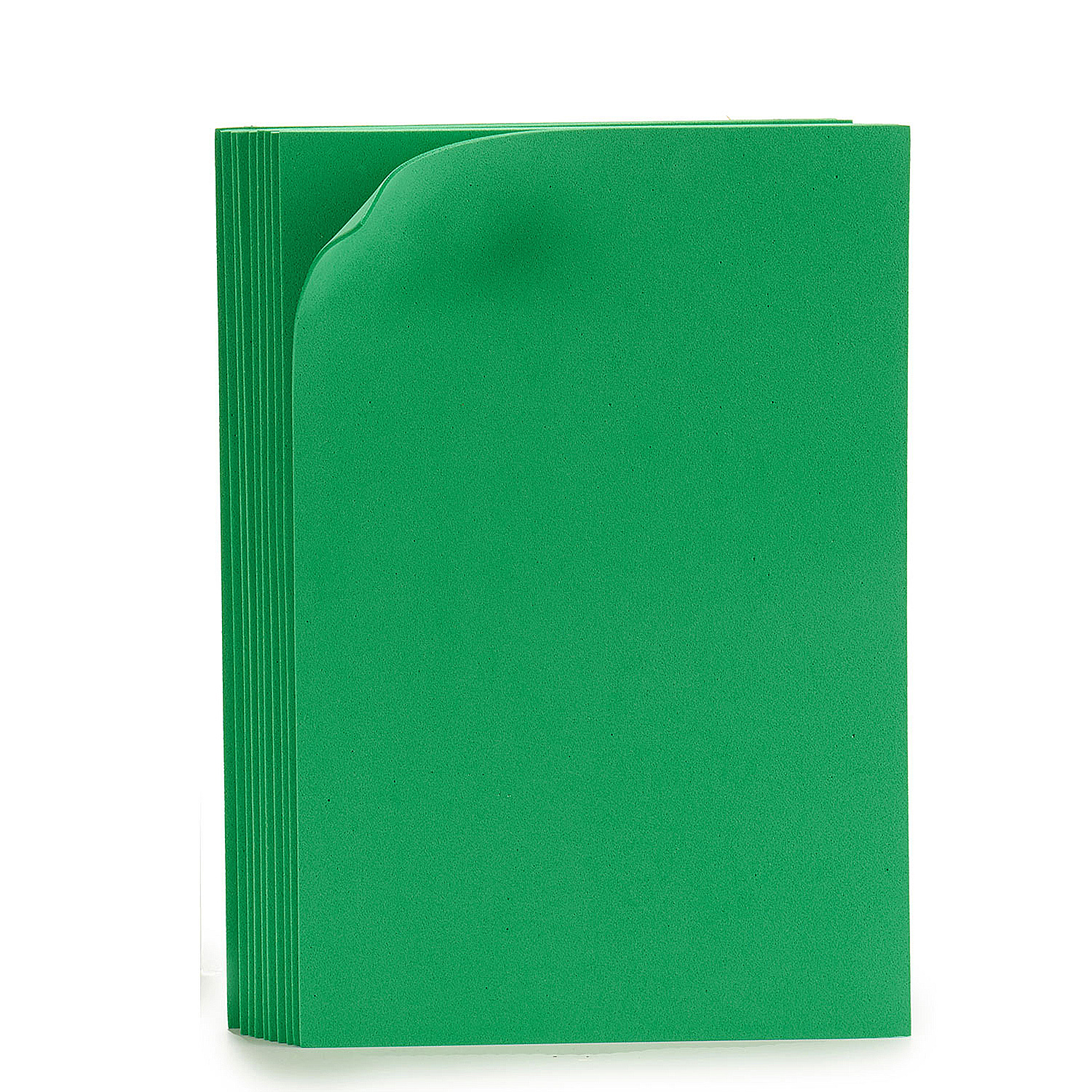 Una pila de hojas de espuma verde brillante sobre un fondo blanco. Una hoja está parcialmente despegada, revelando las capas.