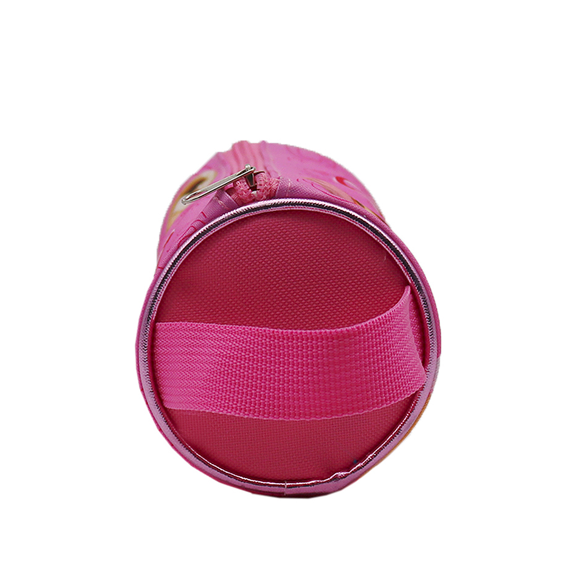 Estuche cilíndrico rosa con cremallera y asa plateadas. Tejido rosa con borde metálico, aislado sobre blanco.