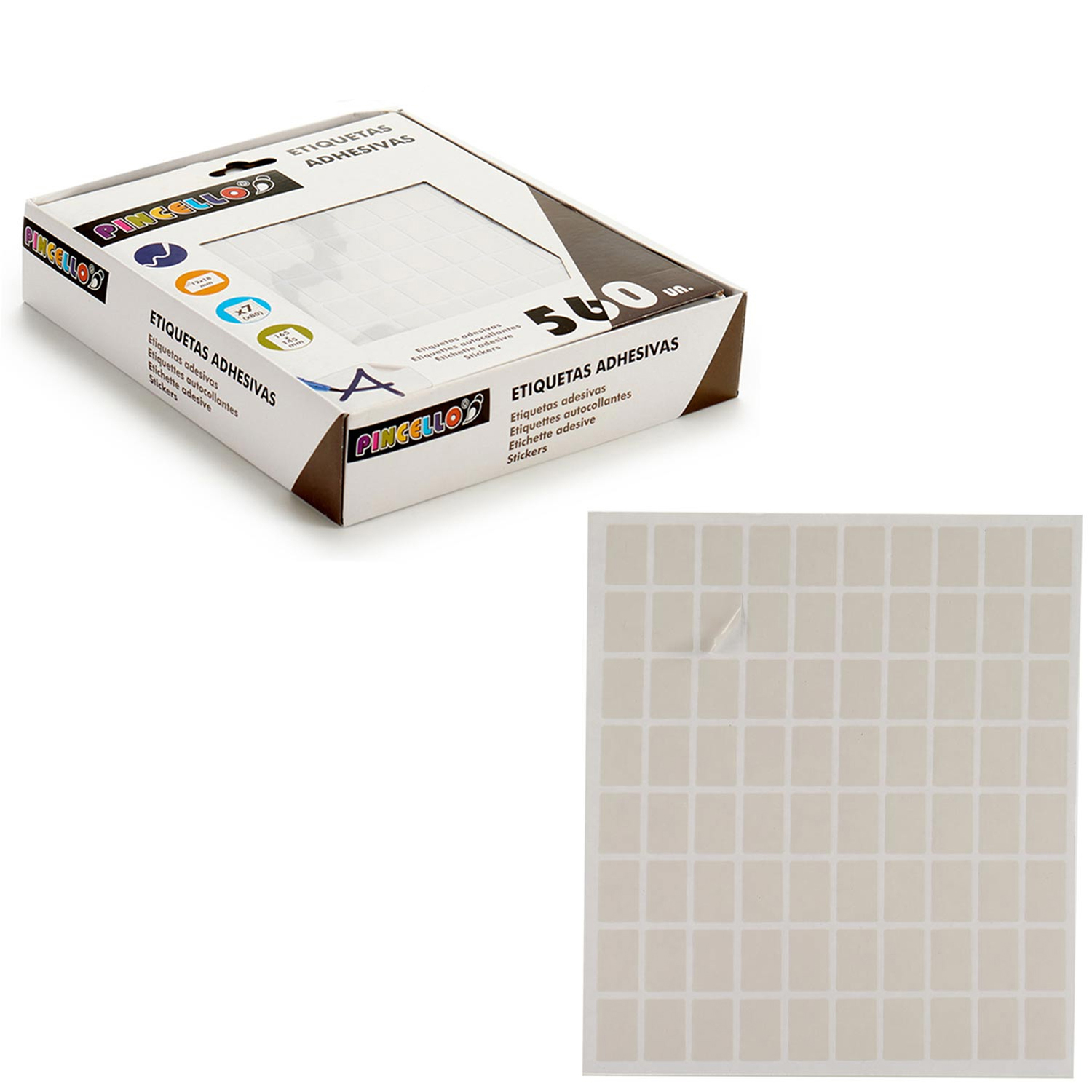 Una caja de etiquetas adhesivas, con una hoja de etiquetas al lado. La caja es blanca y tiene el nombre de la marca.