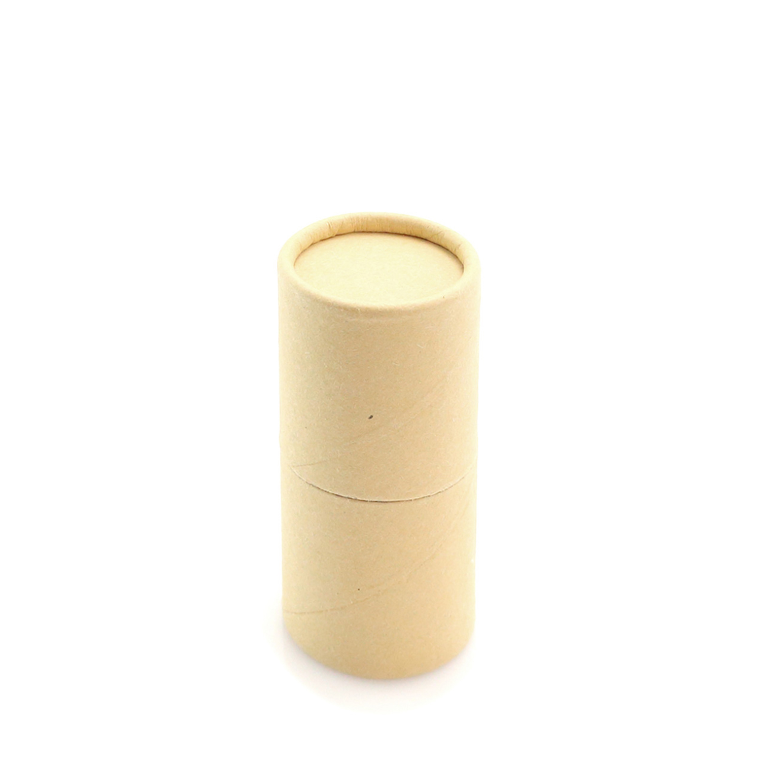 Un contenedor cilíndrico de cartón, de color beige, se alza sobre un fondo blanco. El contenedor está sellado en la parte superior.