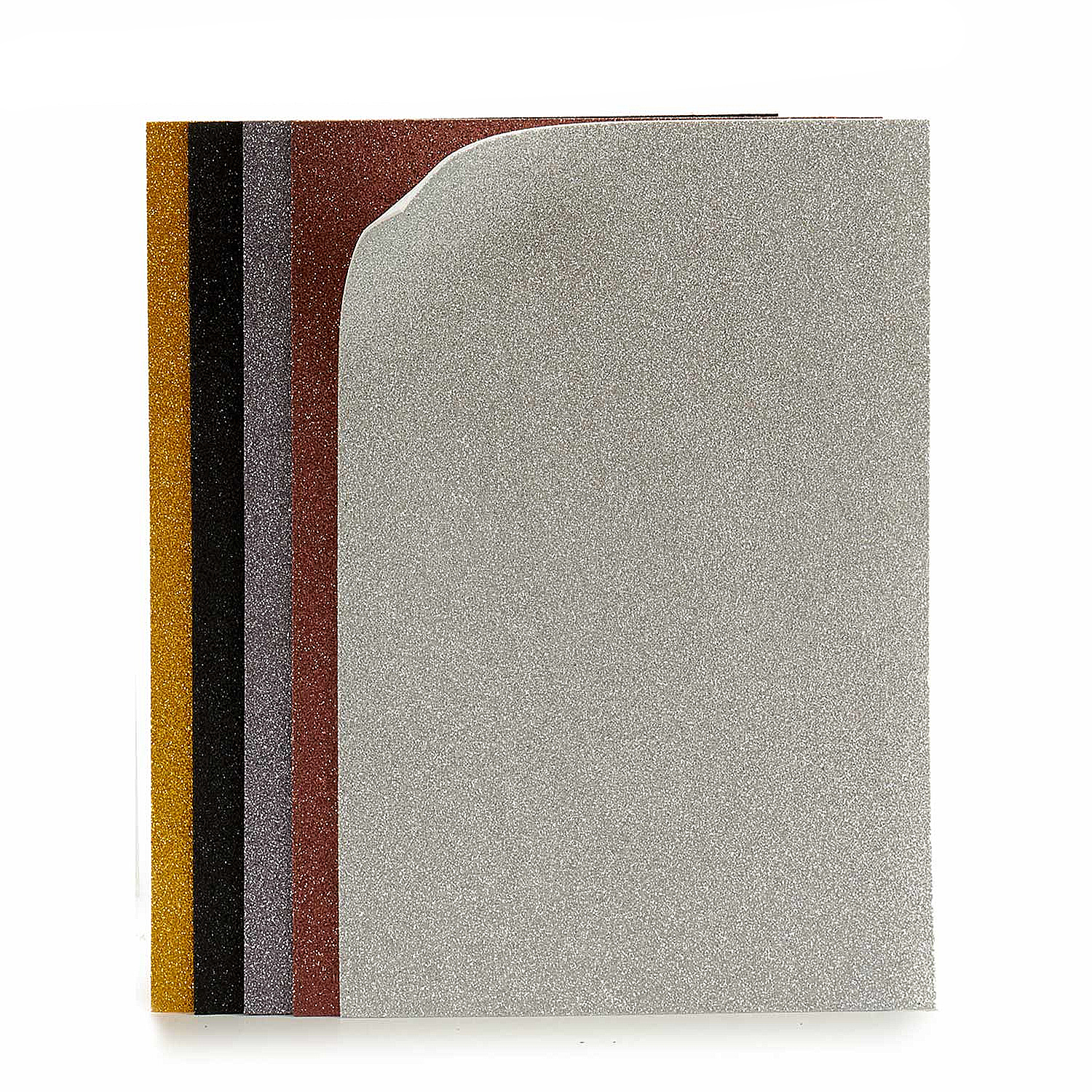 Una pila de hojas de papel de lija en varios colores: dorado, negro, morado, rojo y plateado, con la hoja plateada parcialmente despegada.