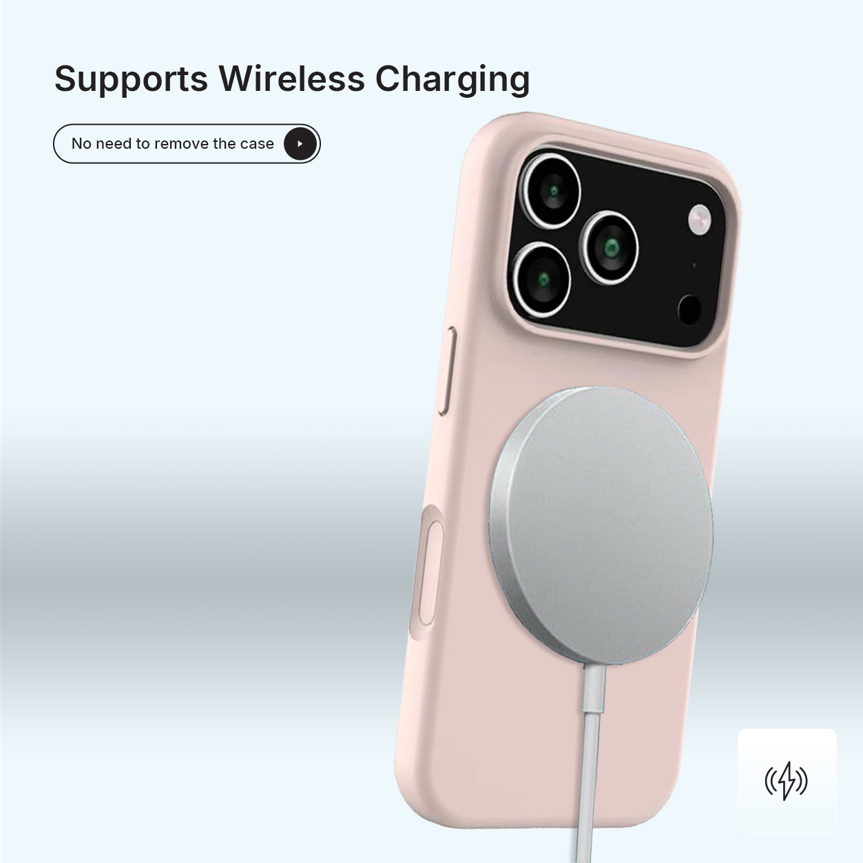 Een roze telefoonhoesje met een zilveren oplaadschijf. De telefoonhoes heeft drie cameralenzen. De achtergrond is lichtblauw. De tekst zegt draadloos opladen.