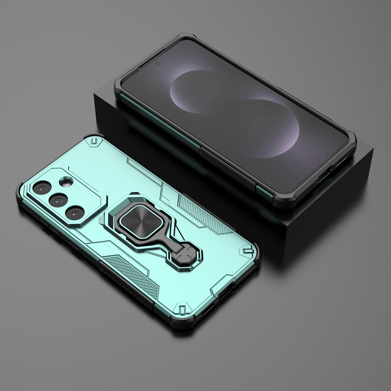 Deux téléphones avec étuis de protection. L'un est noir, l'autre turquoise. Les étuis sont sur un bloc noir sur fond gris.