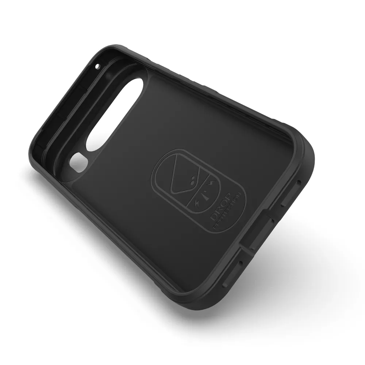 Un étui de téléphone noir repose sur une surface blanche. Il a une découpe pour l'appareil photo et un bord en relief avec du texte.