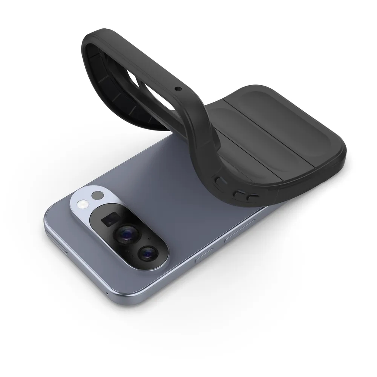 Un smartphone avec une coque de protection noire. L'étui est partiellement soulevé, révélant l'arrière du téléphone.