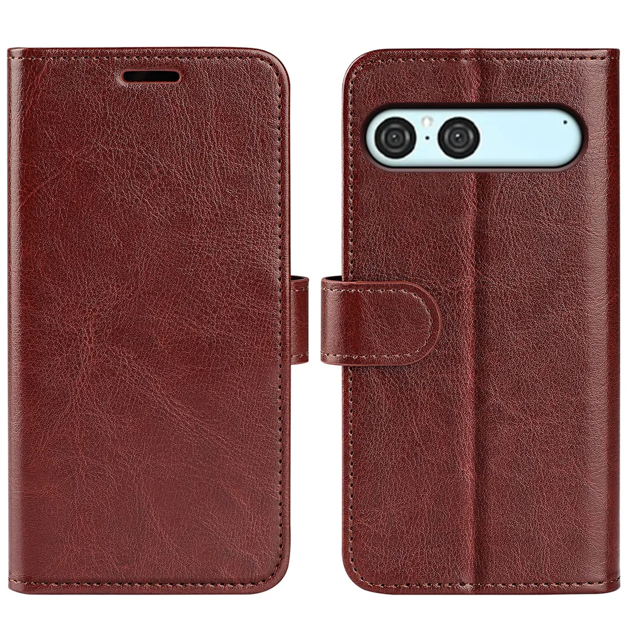 Un étui de téléphone en cuir marron est présenté ouvert. Le côté gauche est fermé, le côté droit ouvert, révélant l'appareil photo du téléphone.