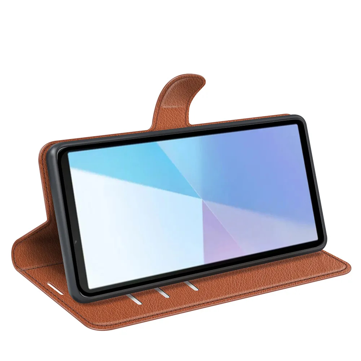 Een bruine leren telefoonhoes met een open portemonnee-ontwerp, met een telefoon met een lichtblauw en paars scherm.