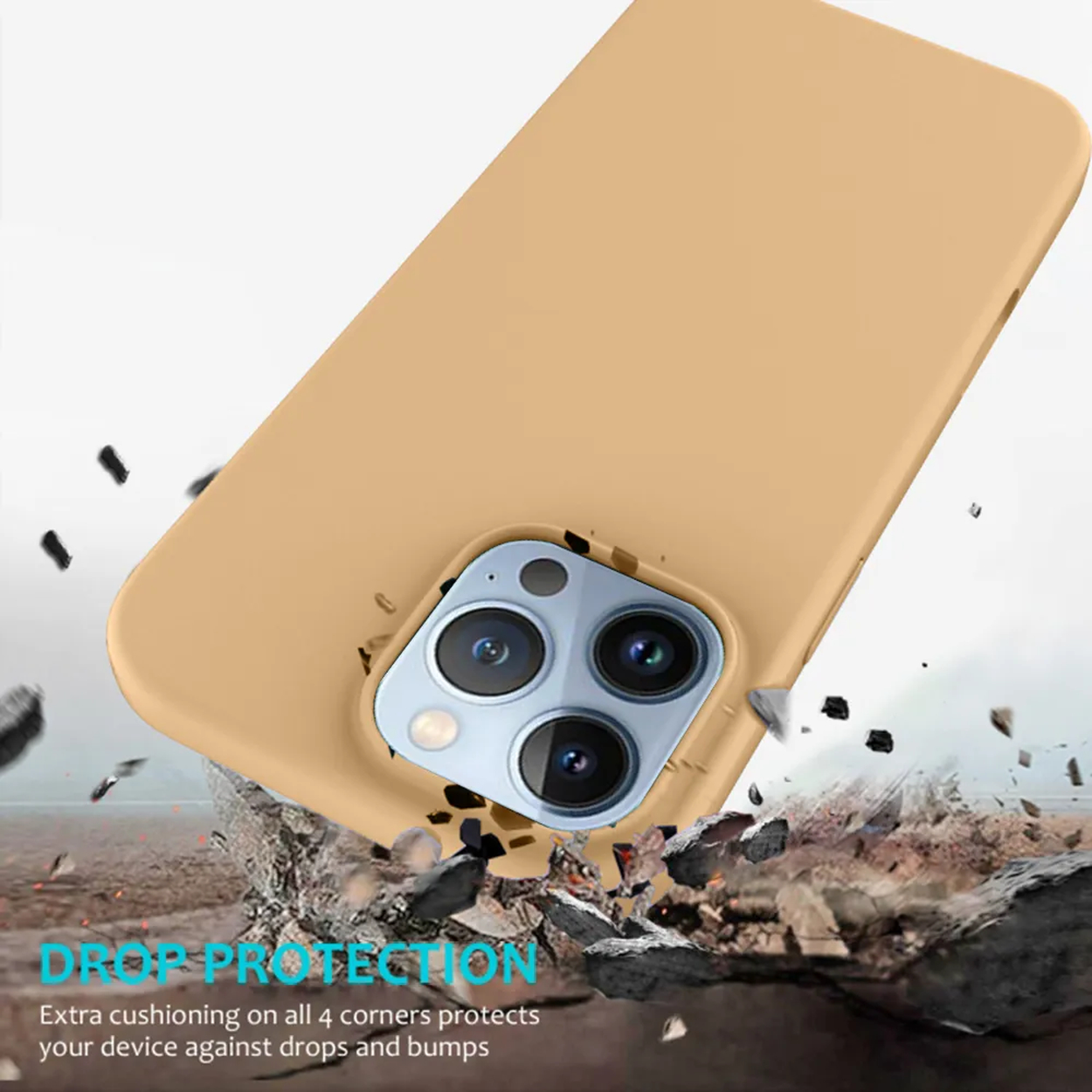 Een telefoonhoes, onder een hoek, lichtbruin van kleur, met cameramodule. De hoes lijkt te vallen, met puin.