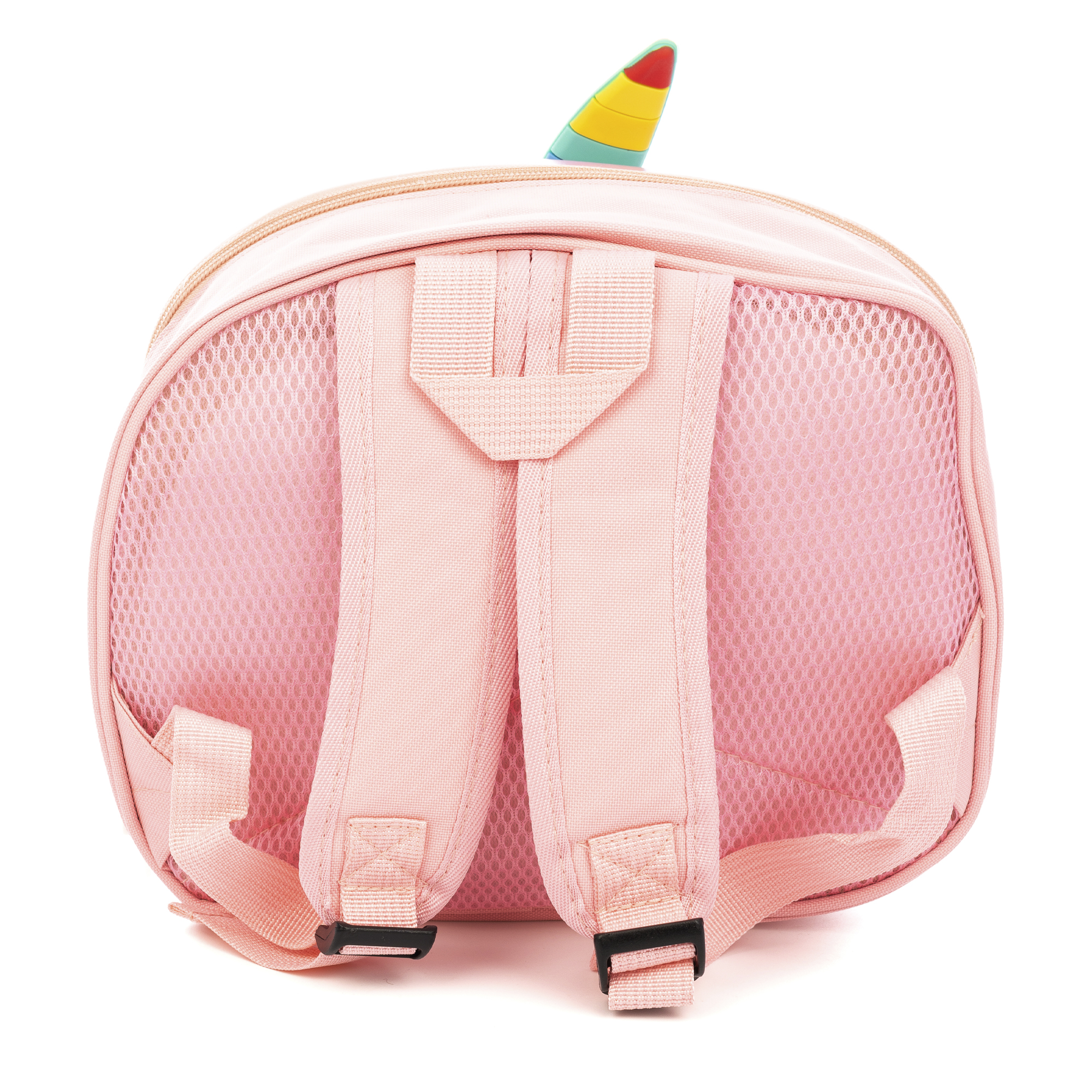 Zaino rosa con schienale in rete, spallacci e un corno di unicorno arcobaleno. Sfondo bianco.