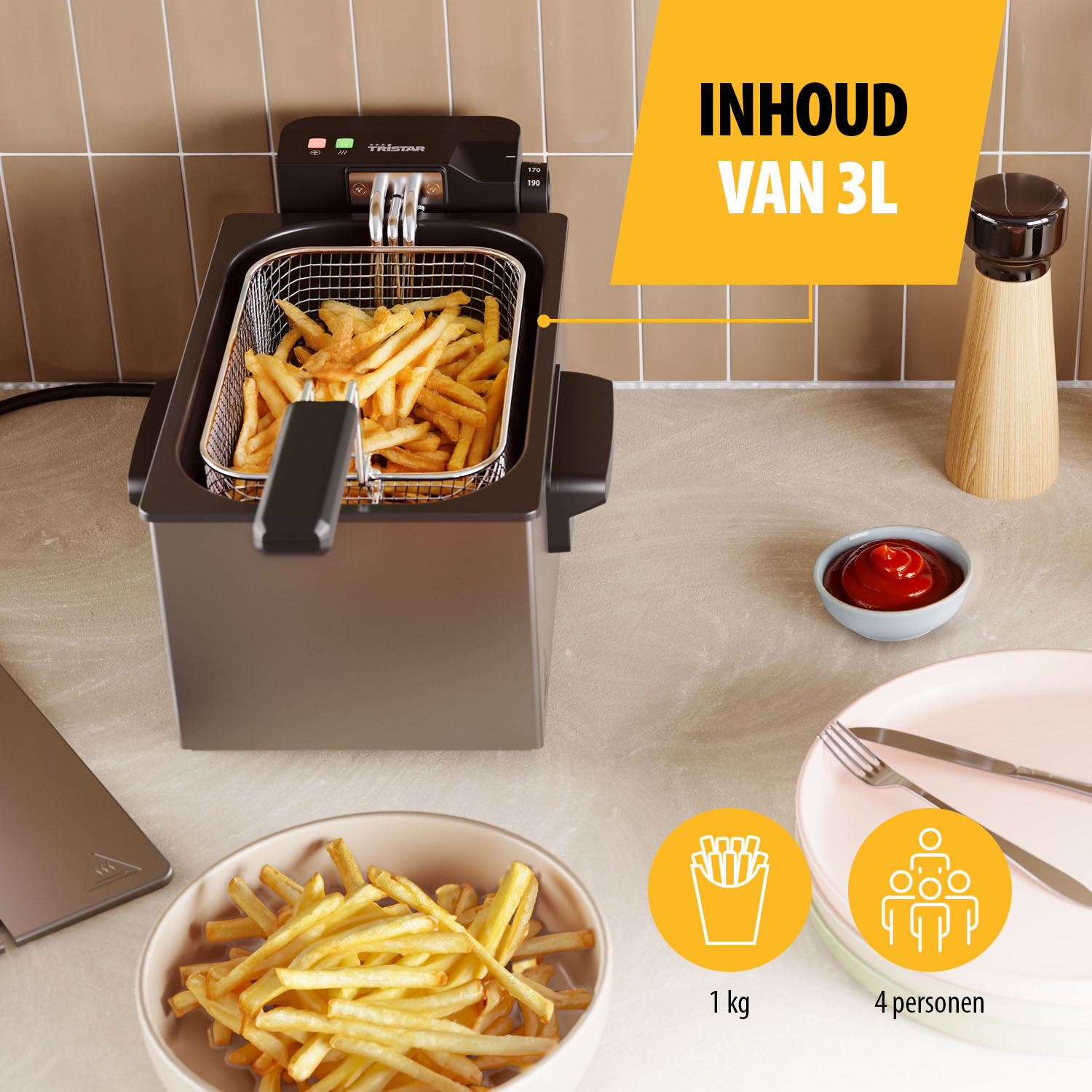 A deep fryer with fries, a bowl of fries, ketchup, and plates. Icons show 1 kg fries and 4 servings. Text reads 'INHOUD VAN 3L'.