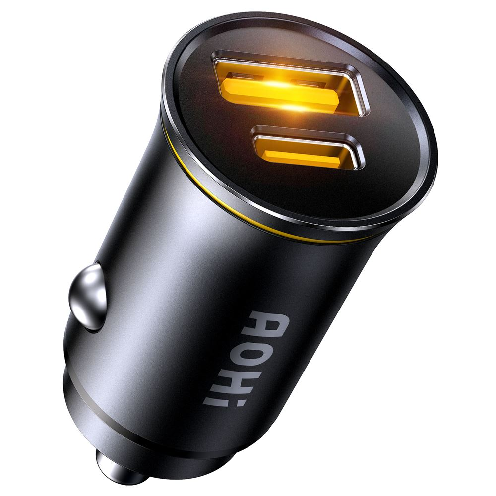 İki USB portlu siyah bir araç şarj cihazı, turuncu renkte aydınlatılmış. Şarj cihazı üzerinde 'AOH!' markası yazılıdır.
