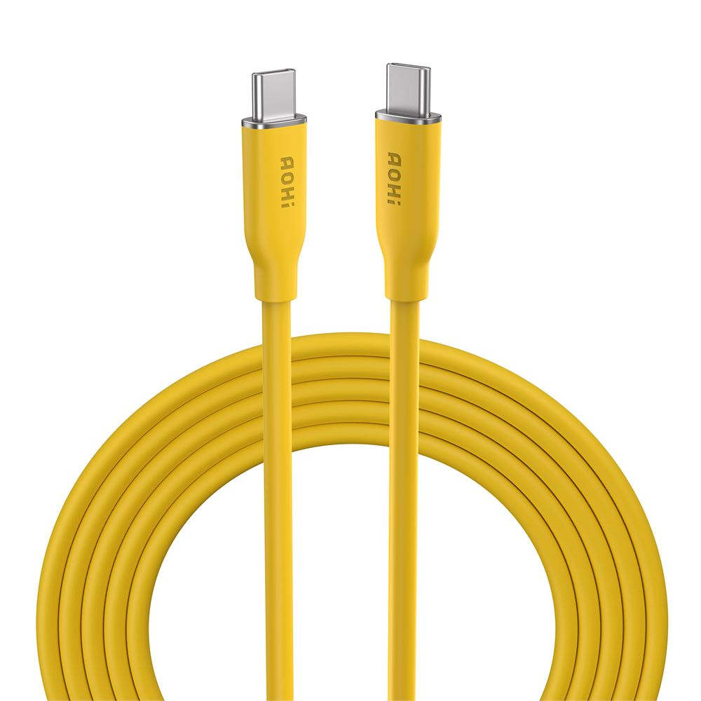 Gümüş konektörlü, sarı renkli, kıvrılmış iki USB-C kablosu. Kabloların üzerinde 'AOHi' yazısı var. Beyaz zemin.