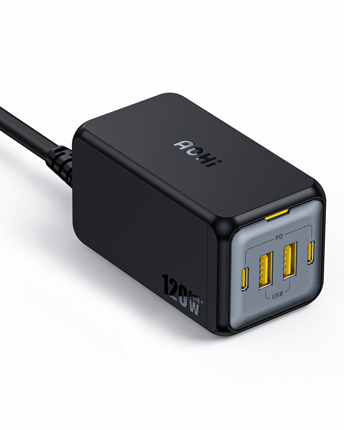 USB portlu siyah AC şarj cihazı. 120W gücünde. Şarj cihazı beyaz bir yüzey üzerinde.