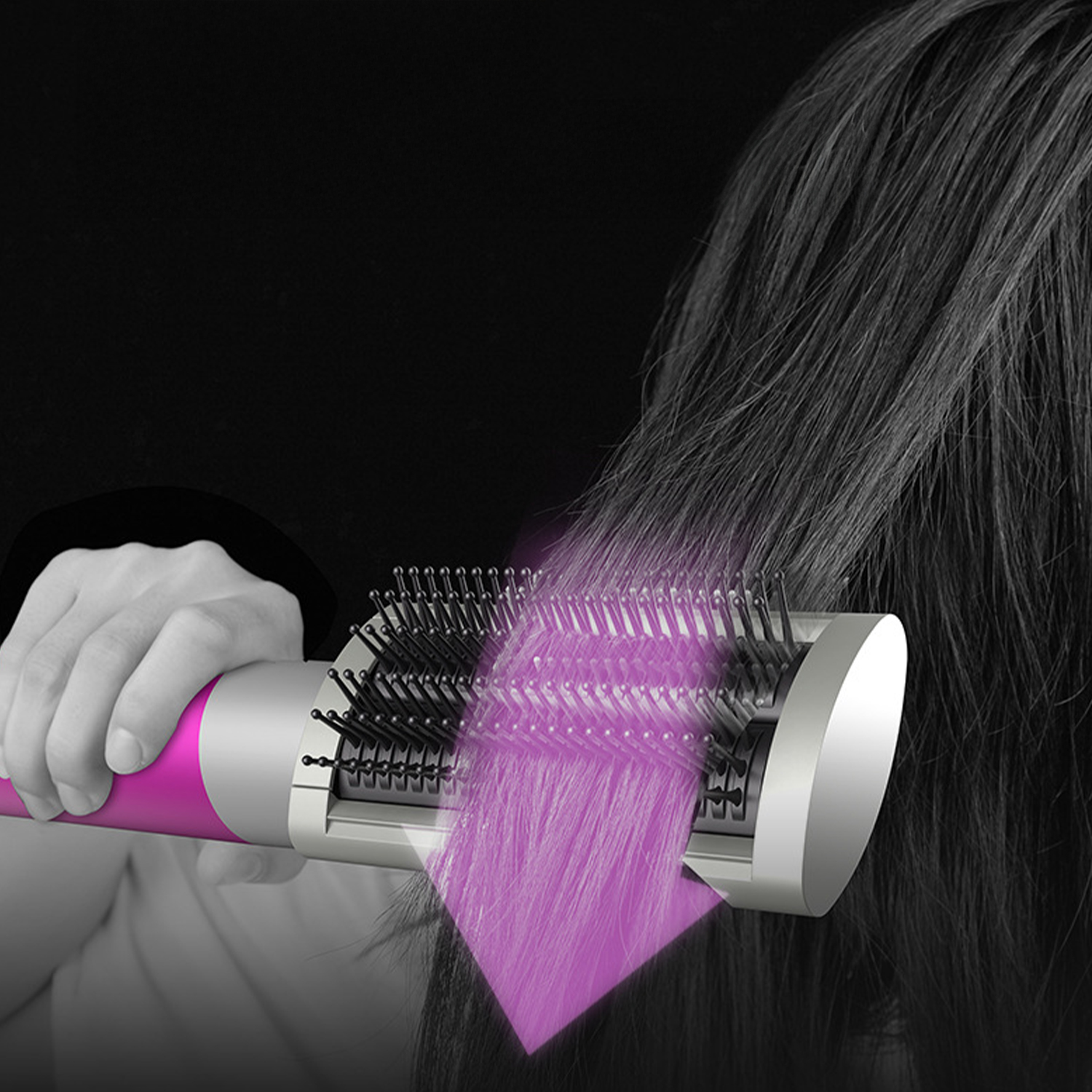 Una persona usa uno strumento per lo styling dei capelli rosa e argento su capelli neri. La luce rosa mostra il flusso d'aria. Lo sfondo è nero.