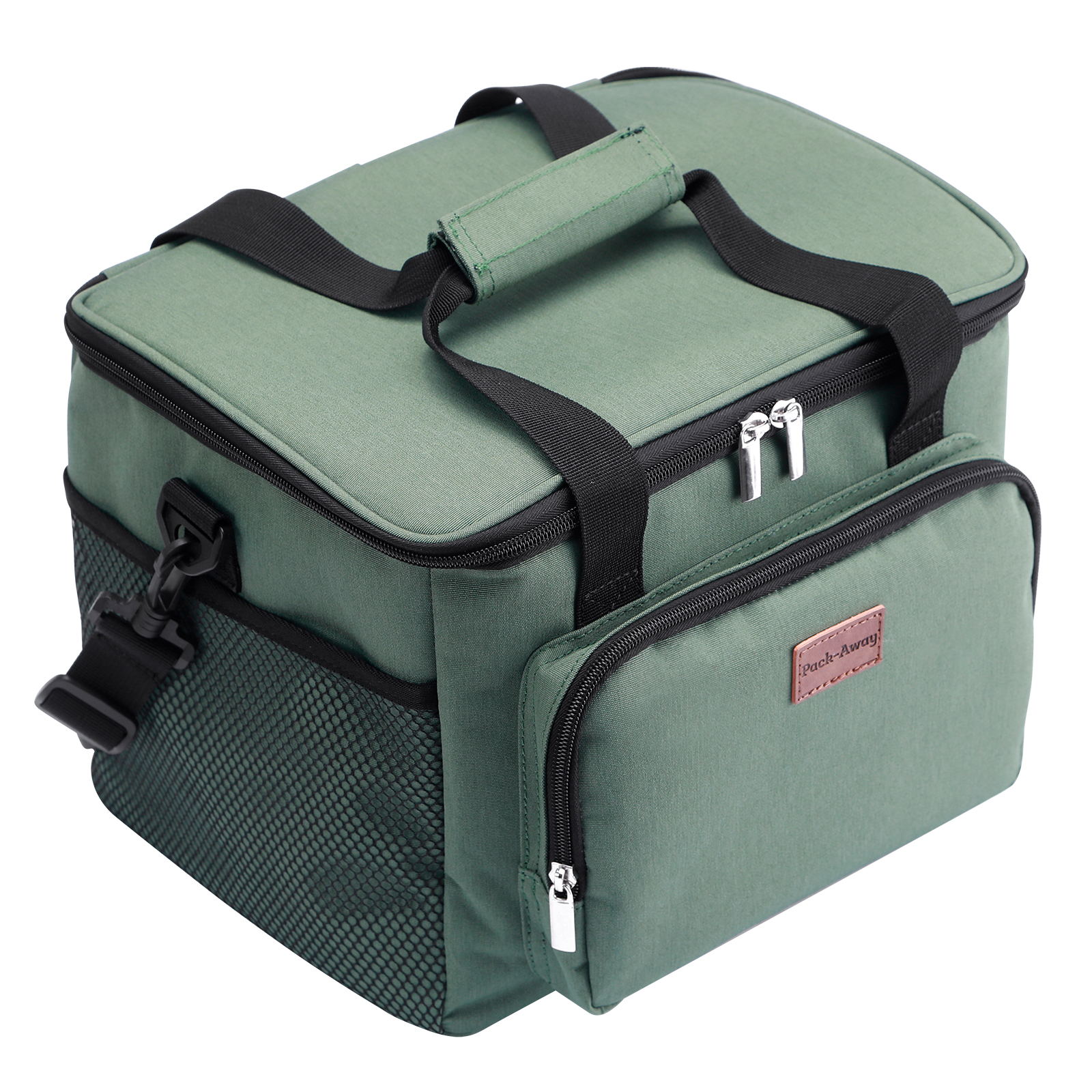 Groene Pack-Away koeltas met zwarte banden en mesh vak. Ritsen en een logo zijn zichtbaar. Geïsoleerd op wit.