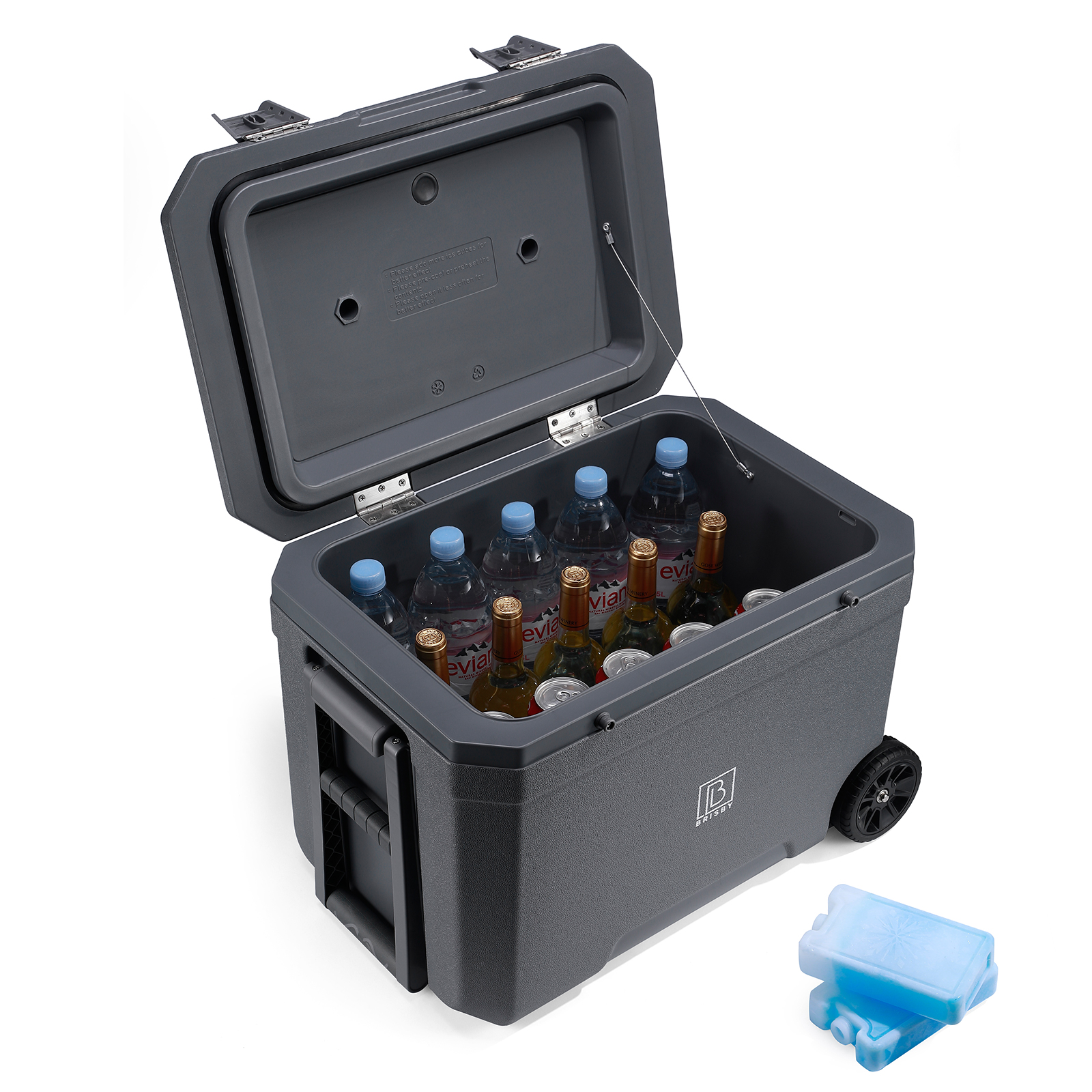 Een grijze koelbox met drankjes, waaronder Evian-water en wijn. De deksel is open. Een blauwe icepack ligt in de buurt.