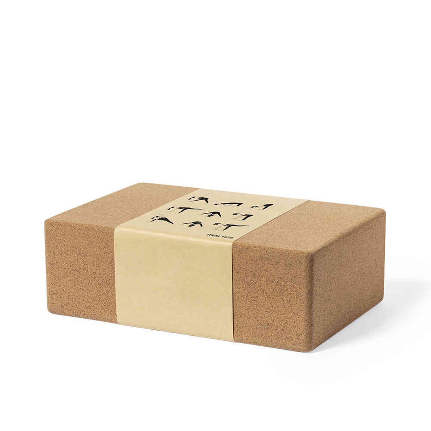 Un bloque de yoga rectangular de corcho con una banda marrón claro alrededor. La banda tiene ilustraciones de posturas de yoga.